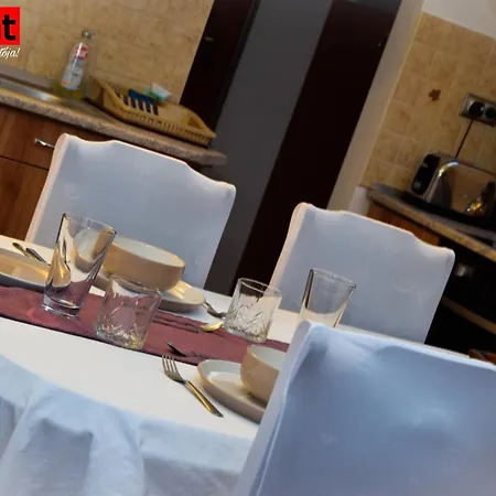 Nora And Restaurant 扎马迪