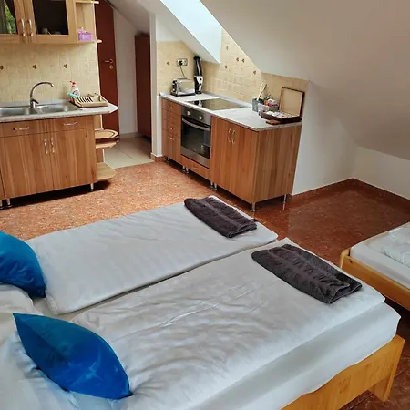 Nora And Restaurant 宾馆