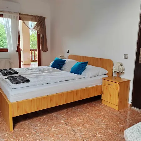 Inn Nora And Restaurant Zamardi