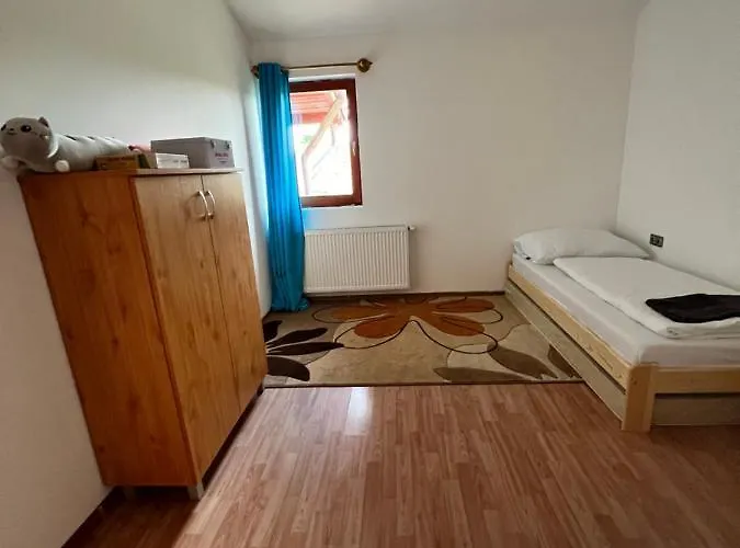 אורחן Nora And Restaurant *