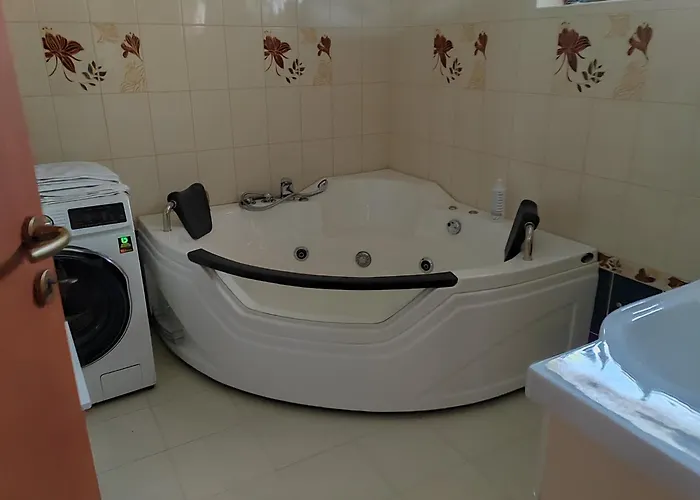 אורחן Nora And Restaurant זמראדי