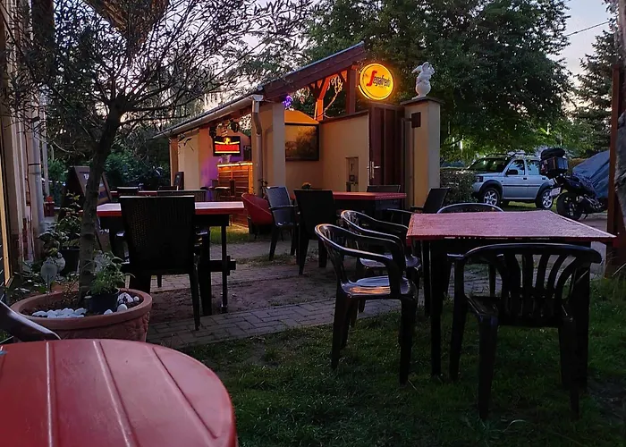 Nora And Restaurant *